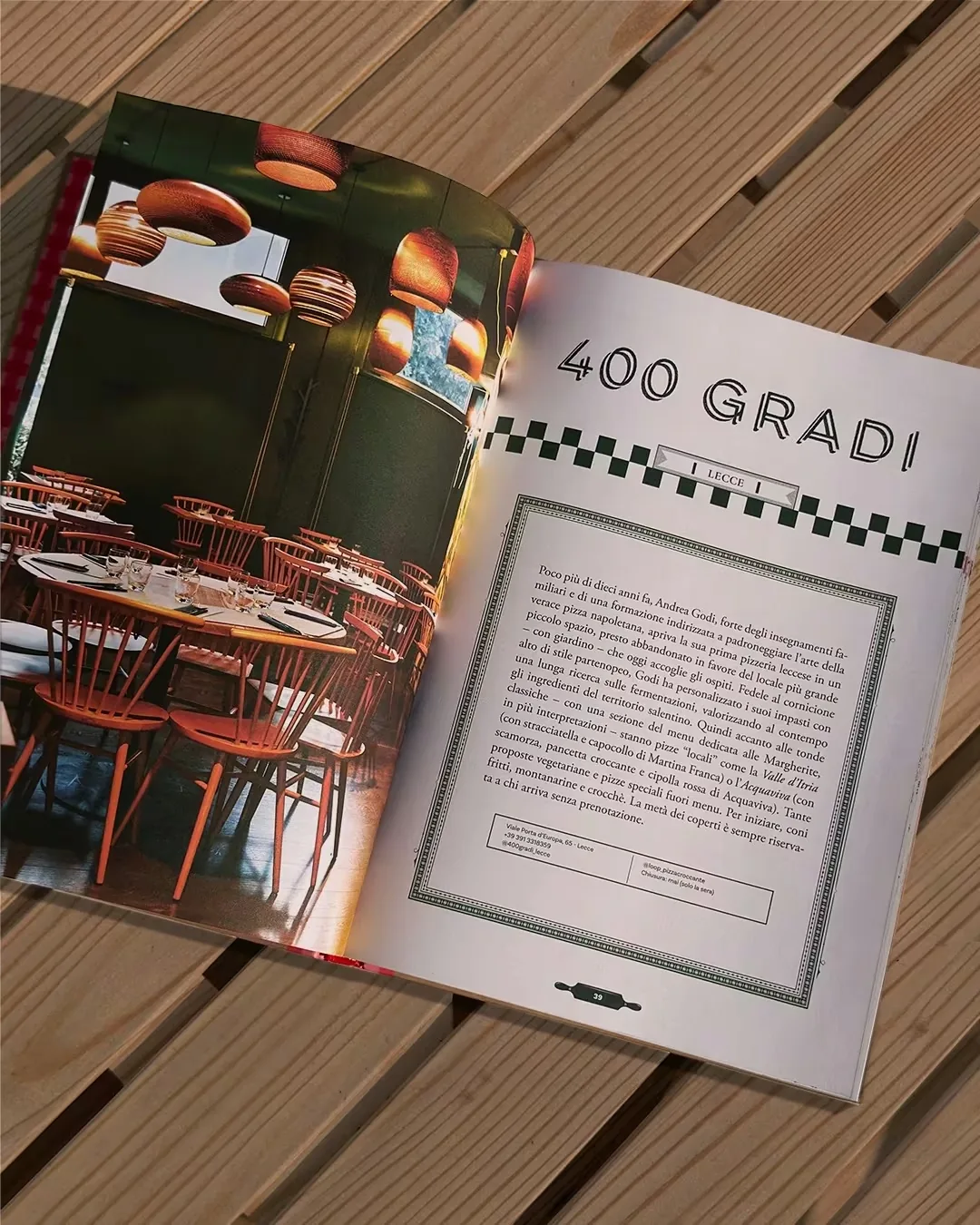 Rivista aperta con l'impaginato dei contenuti food realizzati per il ristorante 400 Gradi